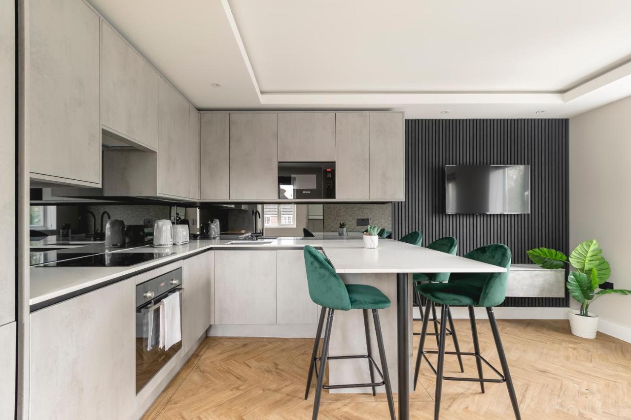 Skyvillion - Cozy Large 4 & 1 Bed Apartments In London Enfield, Mins To Tube Station, Free Wi-Fi 외부 사진