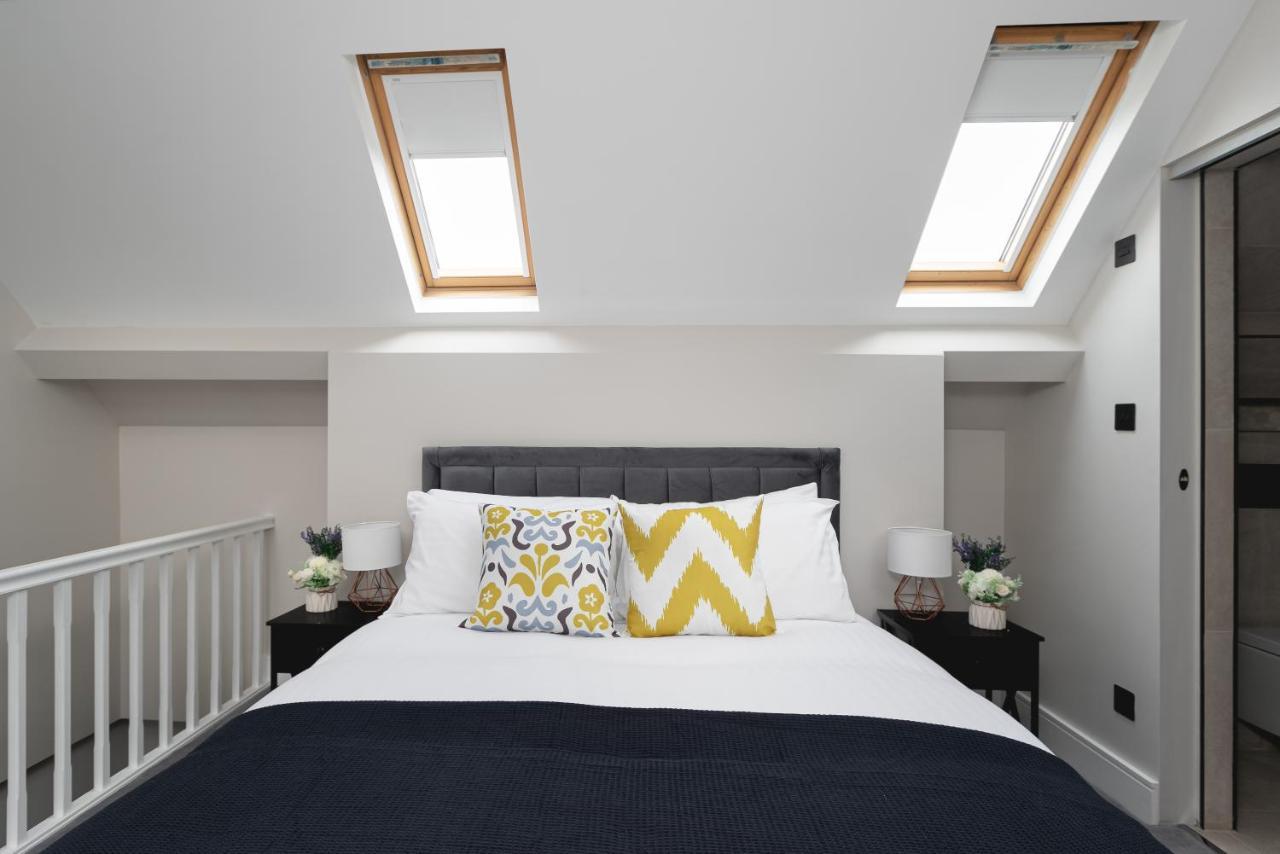 Skyvillion - Cozy Large 4 & 1 Bed Apartments In London Enfield, Mins To Tube Station, Free Wi-Fi 외부 사진