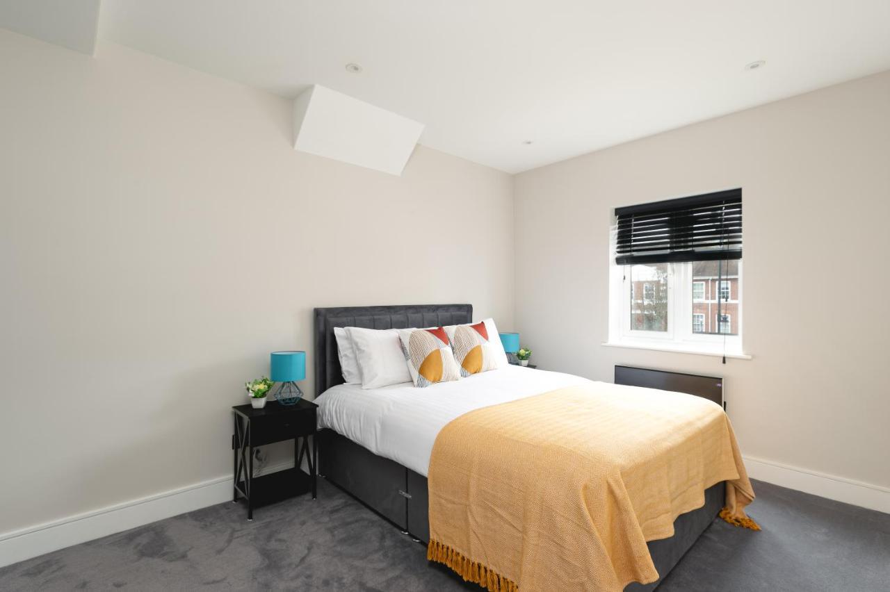 Skyvillion - Cozy Large 4 & 1 Bed Apartments In London Enfield, Mins To Tube Station, Free Wi-Fi 외부 사진